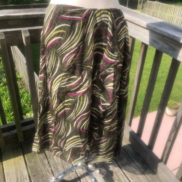 Jones New York Dresses & Skirts - Silk Jones New York skirt size 14